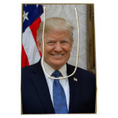 Donald Trump US President Witte Huis MAGA 2024 Medium Cadeauzakje (Achterkant)