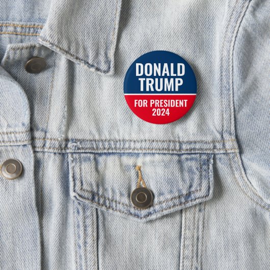Donald Trump voor President 2024 Pinback Button (In situ)