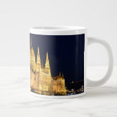 Donaujuweel, parlementsgebouw aan de Donau Grote Koffiekop (Rechts)