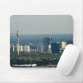 Donauturm en UNO City Muismat (Met muis)