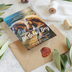 Donderende hoeven: een kudde paarden in beweging briefkaart