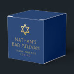 Donk Blue Gold Personalized Bar Mitzvah Bedankdoosjes<br><div class="desc">Elegant modern blauw en gouden klassieke bar mitzvah "dank u" op maat gesneden vierkant gunstig vakje met de aangepaste naam,  datum en ster van David.</div>