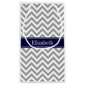 Donk Gray Lg Chevron Navy Blue Name Monogram Klein Cadeauzakje (Achterkant)