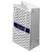 Donk Gray Lg Chevron Navy Blue Name Monogram Klein Cadeauzakje (Achterkant Gekanteld)