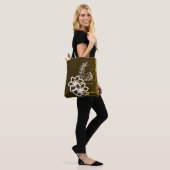 Donker bloemontwerp tote bag (Op model)