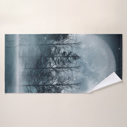 Donker bos. Grote donkere scène met bomen, grote m Badhanddoek (Badhanddoek)