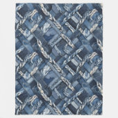 Donker distressed denim patchwork en vlechten fleece deken (Voorkant)