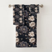 Donker Elegant Zwart en Crème pioenroos Floral Bad Handdoek (Insitu)