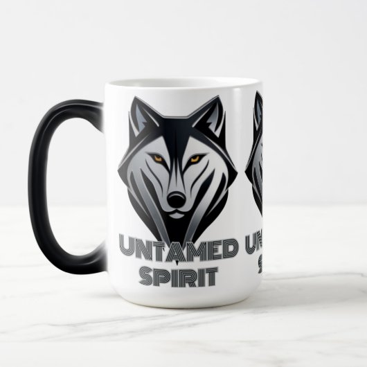 Donker en minimalistisch wolfontwerp met strakke l magische mok (Links)