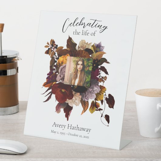 Donker en Moody Floral foto begrafenis Reclamebord Met Voetstuk (Insitu)