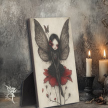  donker gezicht zittend op een rode bloem