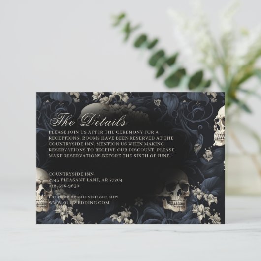 Donker Gotische Moody Skulls & Bloemen Bruiloft Informatiekaartje (Staand voorkant)
