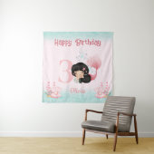 Donker Haar Zeemeermin Verjaardag Roze Banner Wandkleed (In situ)