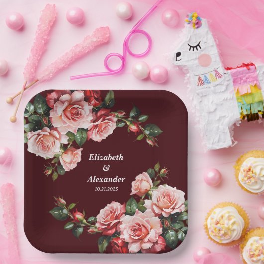 Donker humeurig roze en rode rozen kastanjebruin b papieren bordje (Feest)