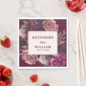 Donker humeurige bordeaux en paarse bloemenbruilof servet (Insitu)