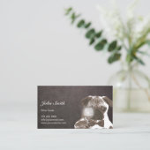 Donker leder bij het testen van wijn Sir Pug Visitekaartje (Staand voorkant)