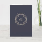 Donker marineblauw barok monogram trouwuitnodiging (Achterkant)