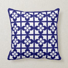 Donker marineblauw op witte geometrische bloemen kussen