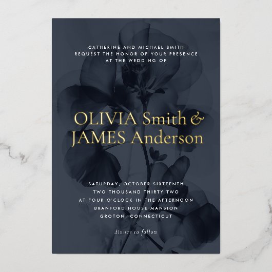 Donker Moody Botanische Overlay Blauw Bruiloft Gou Folie Uitnodiging (Voorkant)