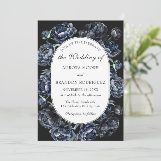 Donker Moody Romantisch Blauw Bloemen Bruiloft Uit Kaart (Staand voorkant)