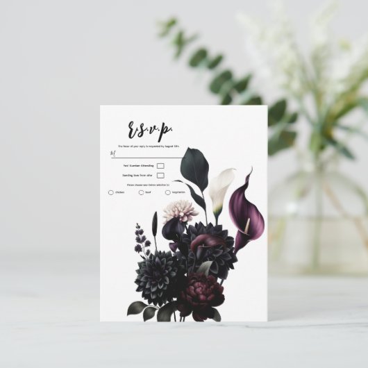 Donker Moody Romantisch Bloemen Wit Bruiloft RSVP Kaart (Staand voorkant)