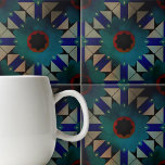 Donker Moors symmetrisch geometrisch patroon Tegeltje<br><div class="desc">Deze decoratieve keramische tegel is een prachtig kunstwerk dat de essentie van traditioneel Moors design vastlegt. De tegel is vierkant van vorm en heeft een ingewikkeld geometrisch patroon dat symmetrisch en caleidoscopisch is en het oog naar het midden trekt. Het ontwerp is verankerd door een centrale rode veelhoekige vorm, die...</div>