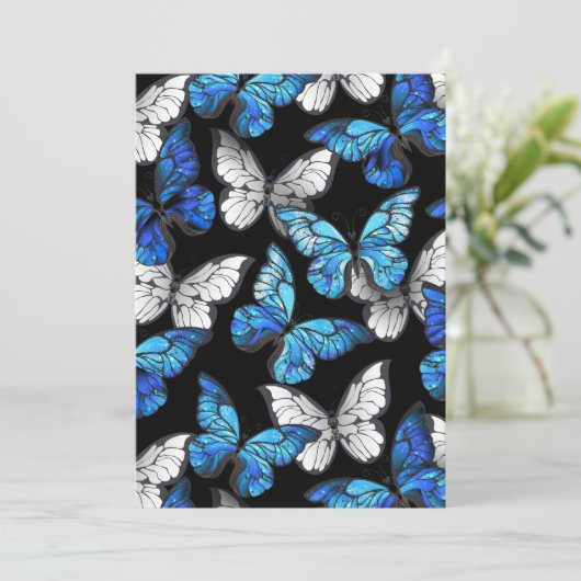 Donker naadloos patroon met blauwe vlinders Morpho Aankondiging (Staand voorkant)