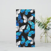 Donker naadloos patroon met blauwe vlinders Morpho Bedankkaart (Staand voorkant)