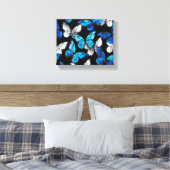 Donker naadloos patroon met blauwe vlinders Morpho Canvas Afdruk (Insitu (Slaapkamer))
