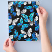 Donker naadloos patroon met blauwe vlinders Morpho Flyer (Hand)