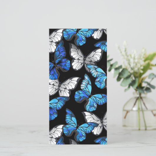 Donker naadloos patroon met blauwe vlinders Morpho Kaart (Staand voorkant)