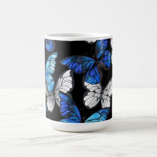 Donker naadloos patroon met blauwe vlinders Morpho Koffiemok (Center)