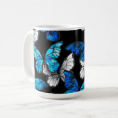 Donker naadloos patroon met blauwe vlinders Morpho Koffiemok (Voorkant links)