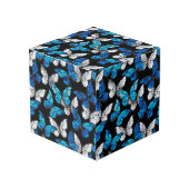 Donker naadloos patroon met blauwe vlinders Morpho Kubus (Voorkant hoekig)