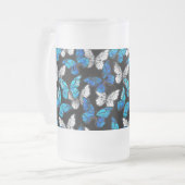 Donker naadloos patroon met blauwe vlinders Morpho Matglas Bierpul (Voorkant links)