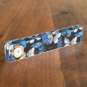 Donker naadloos patroon met blauwe vlinders Morpho Naambordje (Zijkant)