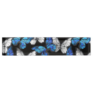Donker naadloos patroon met blauwe vlinders Morpho Naambordje