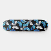 Donker naadloos patroon met blauwe vlinders Morpho Persoonlijk Skateboard (Horizontaal)