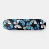 Donker naadloos patroon met blauwe vlinders Morpho Persoonlijk Skateboard (Horizontaal)