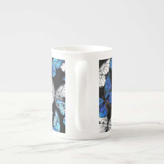 Donker naadloos patroon met blauwe vlinders Morpho Porselein Kop (Achterkant)