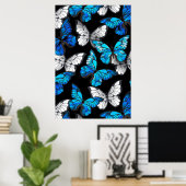 Donker naadloos patroon met blauwe vlinders Morpho Poster (Thuiskantoor)
