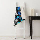 Donker naadloos patroon met blauwe vlinders Morpho Sherpa Deken (In situ)