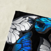 Donker naadloos patroon met blauwe vlinders Morpho Strandlaken (In situ)