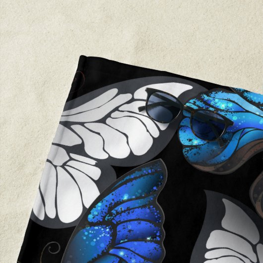 Donker naadloos patroon met blauwe vlinders Morpho Strandlaken (In situ)