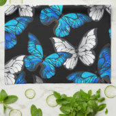 Donker naadloos patroon met blauwe vlinders Morpho Theedoek (Gevouwen)