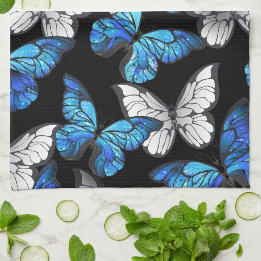 Donker naadloos patroon met blauwe vlinders Morpho Theedoek (Gevouwen)