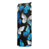 Donker naadloos patroon met blauwe vlinders Morpho Thermosbeker (Gedraaid links)