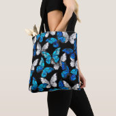 Donker naadloos patroon met blauwe vlinders Morpho Tote Bag (Dichtbij)