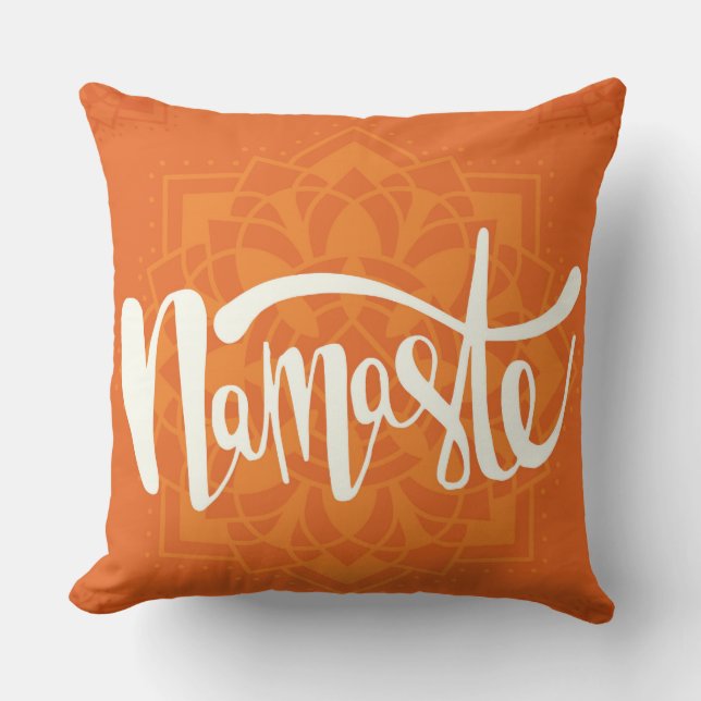 Donker Oranje Witte Namaste Decor Pillow Kussen (Voorkant)