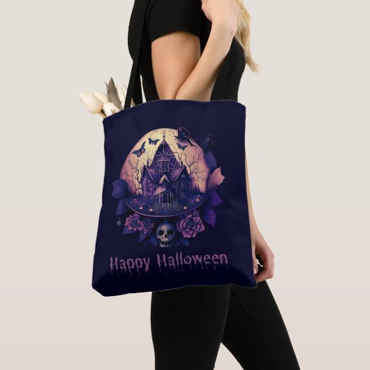 Donker Paarse Gotische spookhuis Happy Halloween Tote Bag (Dichtbij)